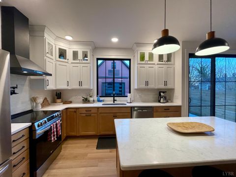 Tiny photo for 807 Grove Street, Bedford, VA 24523 (MLS # 363917)