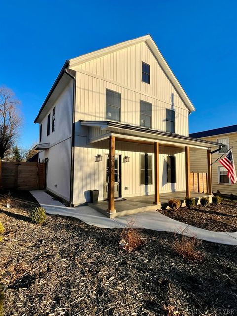 Tiny photo for 807 Grove Street, Bedford, VA 24523 (MLS # 363917)