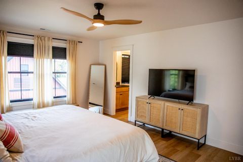 Tiny photo for 807 Grove Street, Bedford, VA 24523 (MLS # 363917)