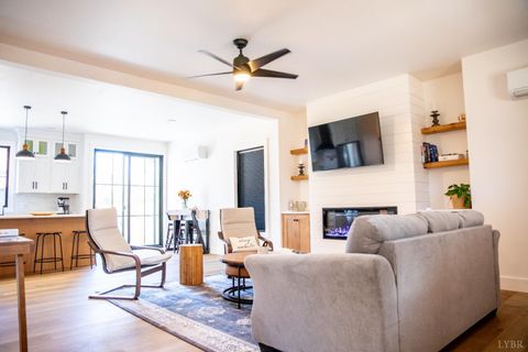 Tiny photo for 807 Grove Street, Bedford, VA 24523 (MLS # 363917)