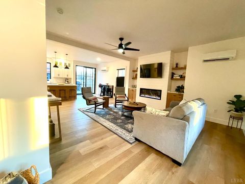 Tiny photo for 807 Grove Street, Bedford, VA 24523 (MLS # 363917)