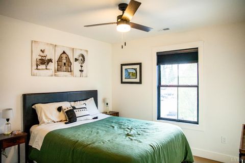 Tiny photo for 807 Grove Street, Bedford, VA 24523 (MLS # 363917)