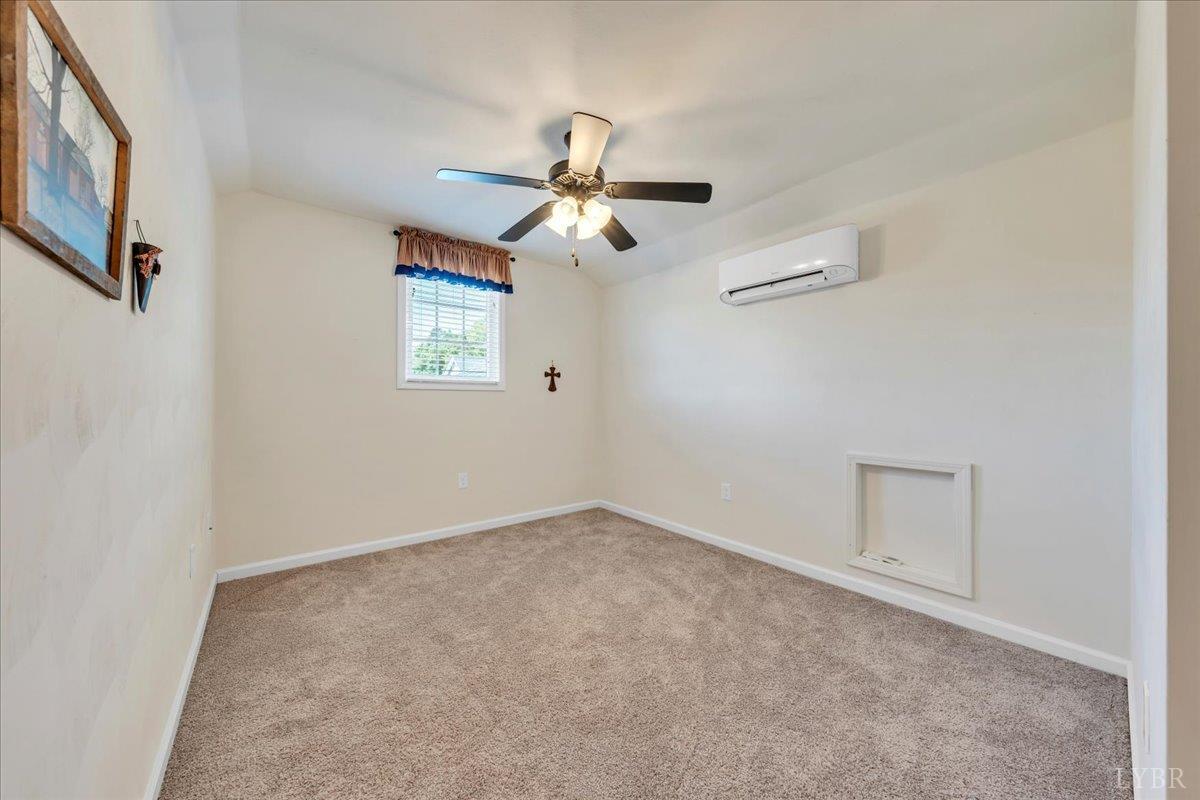 8355 Leighburn Drive, Roanoke, Virginia image 24