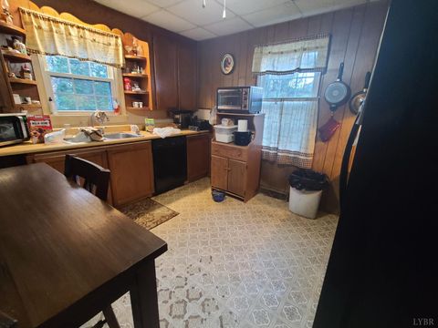 Tiny photo for 3300 Powhatan Street, Lynchburg, VA 24501 (MLS # 363299)