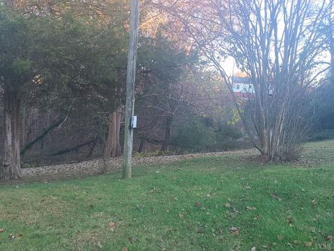 Tiny photo for 3300 Powhatan Street, Lynchburg, VA 24501 (MLS # 363299)