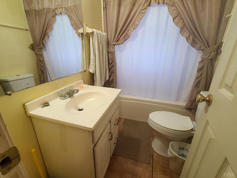 Tiny photo for 3300 Powhatan Street, Lynchburg, VA 24501 (MLS # 363299)