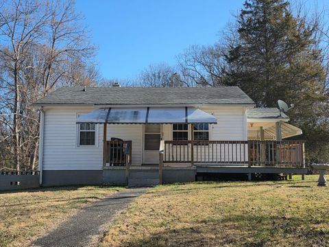 Photo of 3300 Powhatan Street, Lynchburg, VA 24501 (MLS # 363299)