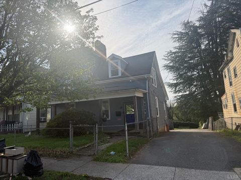 Tiny photo for 711 Franklin Street, Lynchburg, VA 24504 (MLS # 365476)