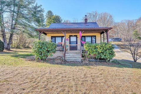 Photo of 11548 Lee Jackson Highway, Big Island, VA 24526 (MLS # 364425)