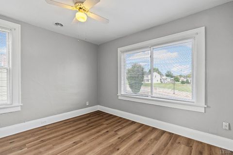 Tiny photo for 1900 Park Avenue, Lynchburg, VA 24501 (MLS # 364026)