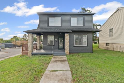 Photo of 1900 Park Avenue, Lynchburg, VA 24501 (MLS # 364026)