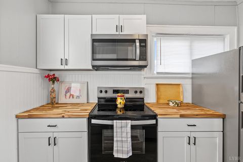 Tiny photo for 1900 Park Avenue, Lynchburg, VA 24501 (MLS # 364026)