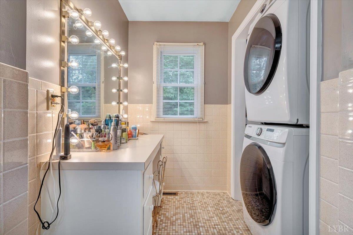 Lynchburg, Virginia 24502, United States, 4 Bedrooms Bedrooms, ,3 BathroomsBathrooms,Residential,Active,154480