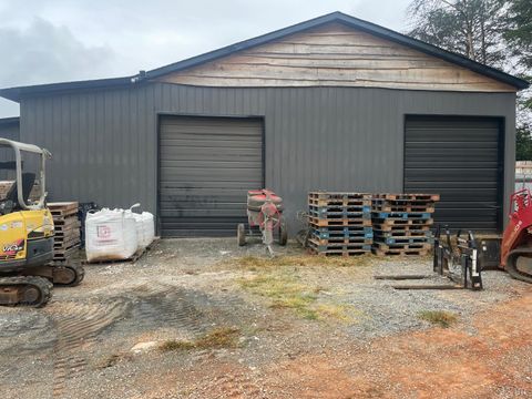 Tiny photo for 3376 Forest Road, Bedford, VA 24523 (MLS # 362138)