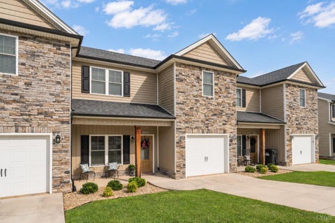 Townhouse For Sale - 1037 Graystone Lane<br/> Forest, VA 24551