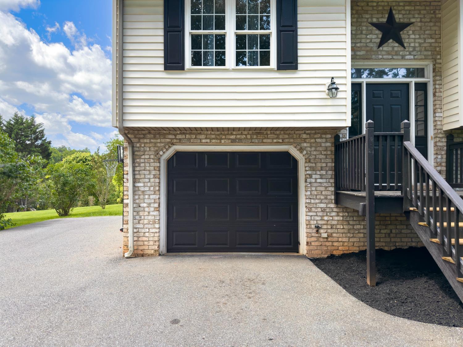1024 North York Lane, Lynchburg, Virginia image 3