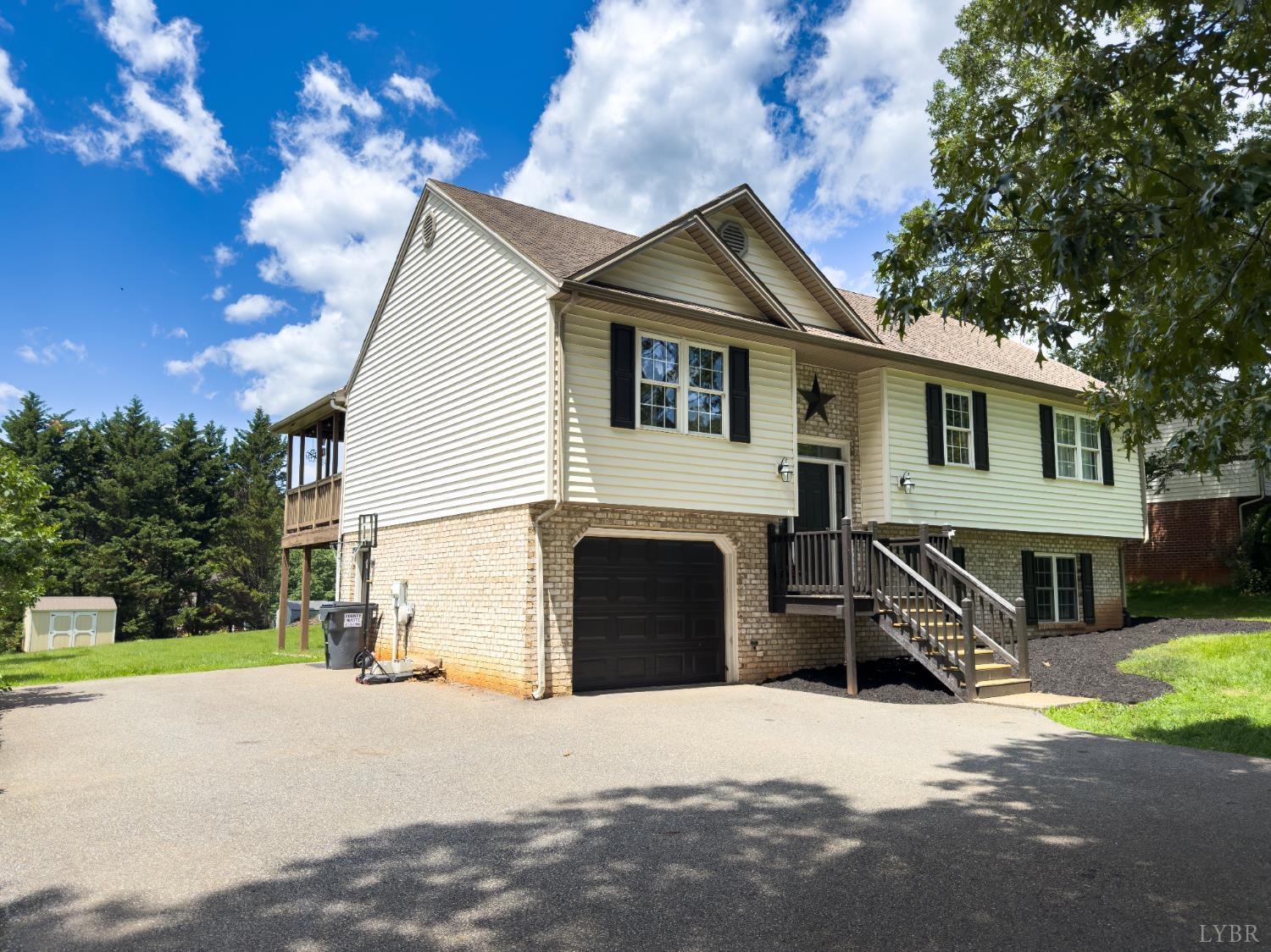 1024 North York Lane, Lynchburg, Virginia image 2