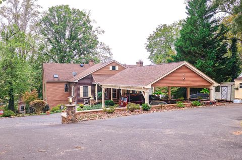 Photo of 1090 Timberlake Drive, Lynchburg, VA 24502 (MLS # 362408) Photo of 1090 Timberlake Drive, Lynchburg, VA 24502 (MLS # 362408)