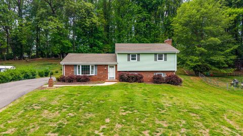 Photo of 195 Wellington Drive, Lynchburg, VA 24502 (MLS # 365987)