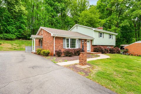 Tiny photo for 195 Wellington Drive, Lynchburg, VA 24502 (MLS # 365987)