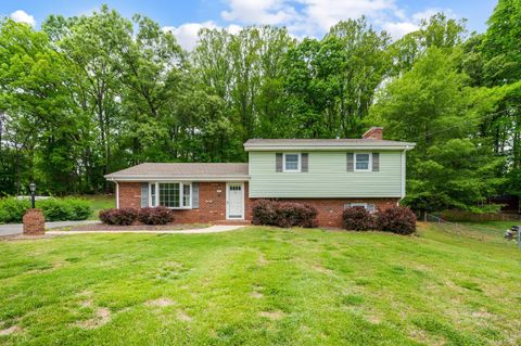 Tiny photo for 195 Wellington Drive, Lynchburg, VA 24502 (MLS # 365987)