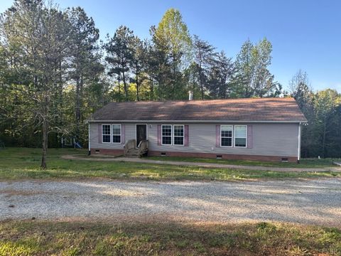 Photo of 226 Edgewood Ln Ln, Charlotte Court House, VA 23923 (MLS # 365942)