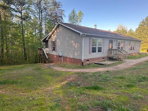 Tiny photo for 226 Edgewood Ln Ln, Charlotte Court House, VA 23923 (MLS # 365942)