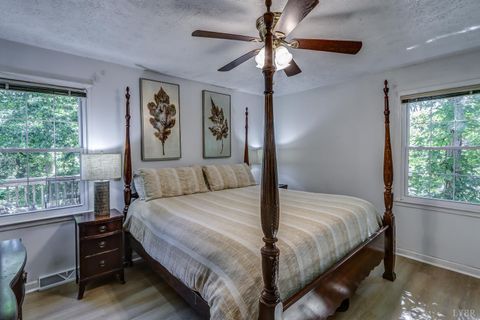 Tiny photo for 300 Pocahontas Dr, Forest, VA 24551 (MLS # 362453)