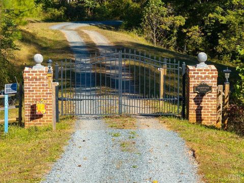 Tiny photo for 2004 Seven Meadows Lane, Appomattox, VA 24522 (MLS # 365082)