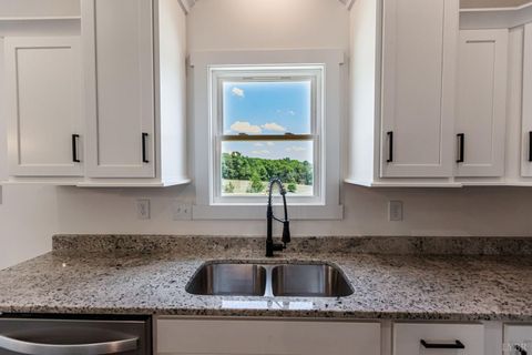 Tiny photo for 9740 Oakville Road, Appomattox, VA 24553 (MLS # 366787)