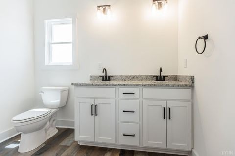 Tiny photo for 9740 Oakville Road, Appomattox, VA 24553 (MLS # 366787)