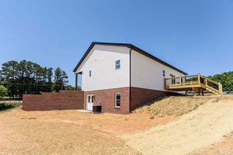 Tiny photo for 9740 Oakville Road, Appomattox, VA 24553 (MLS # 366787)