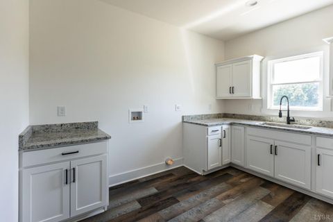 Tiny photo for 9740 Oakville Road, Appomattox, VA 24553 (MLS # 366787)