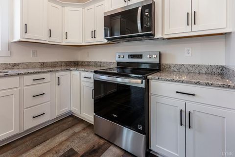 Tiny photo for 9740 Oakville Road, Appomattox, VA 24553 (MLS # 366787)