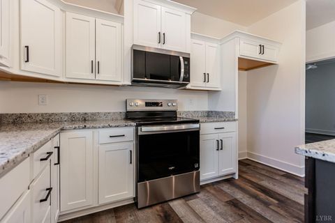 Tiny photo for 9740 Oakville Road, Appomattox, VA 24553 (MLS # 366787)