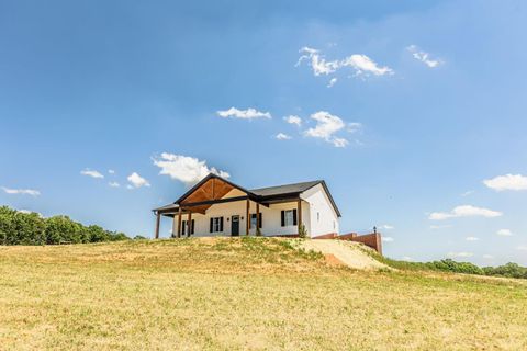 Tiny photo for 9740 Oakville Road, Appomattox, VA 24553 (MLS # 366787)