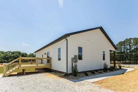 Tiny photo for 9740 Oakville Road, Appomattox, VA 24553 (MLS # 366787)