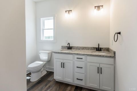 Tiny photo for 9740 Oakville Road, Appomattox, VA 24553 (MLS # 366787)