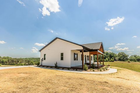 Tiny photo for 9740 Oakville Road, Appomattox, VA 24553 (MLS # 366787)