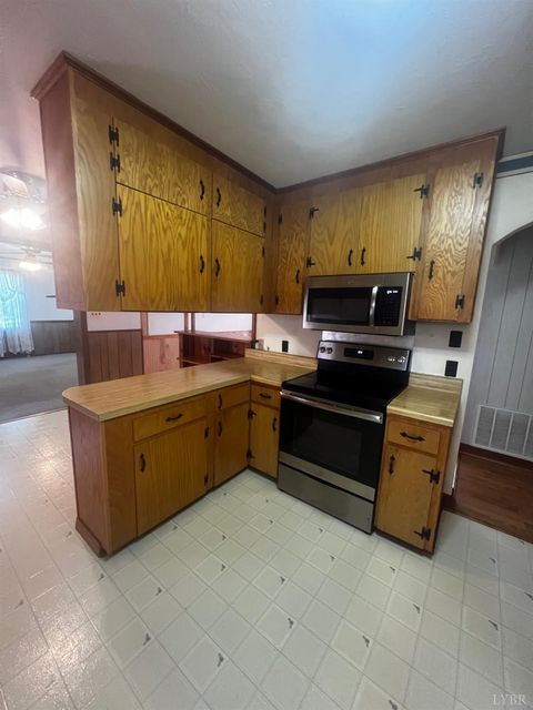 Tiny photo for 397 Epsons Road, Long Island, VA 24569 (MLS # 366605)