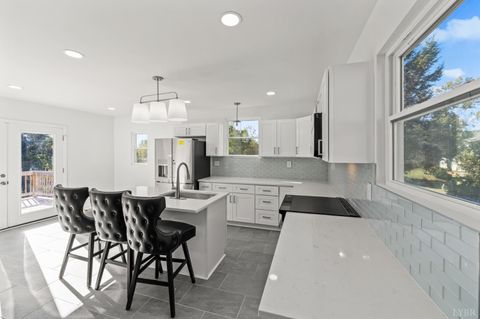 Tiny photo for 1211 Early Street, Lynchburg, VA 24503 (MLS # 362733)