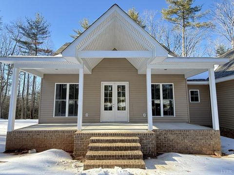 Photo of 116 Blue Sky Court, Monroe, VA 24574 (MLS # 364403)