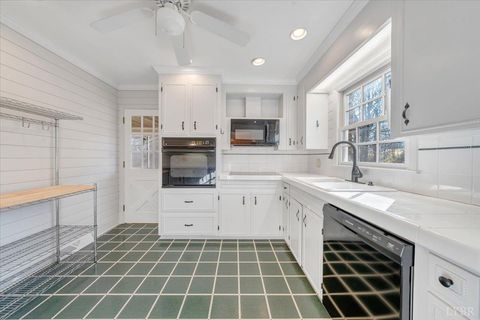 Tiny photo for 1005 Williamsburg Place, Lynchburg, VA 24503 (MLS # 363802)