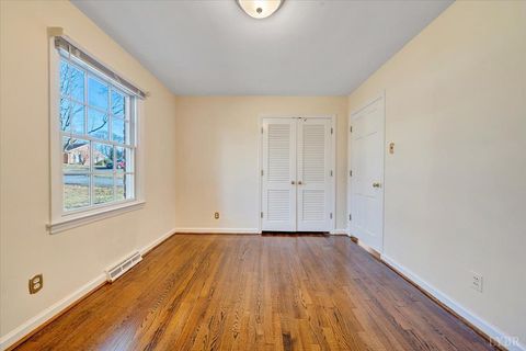 Tiny photo for 1005 Williamsburg Place, Lynchburg, VA 24503 (MLS # 363802)