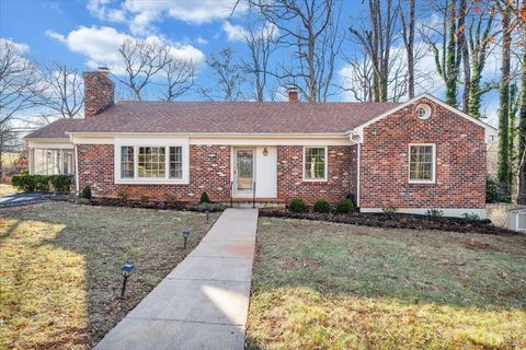 Photo of 1005 Williamsburg Place, Lynchburg, VA 24503 (MLS # 363802)
