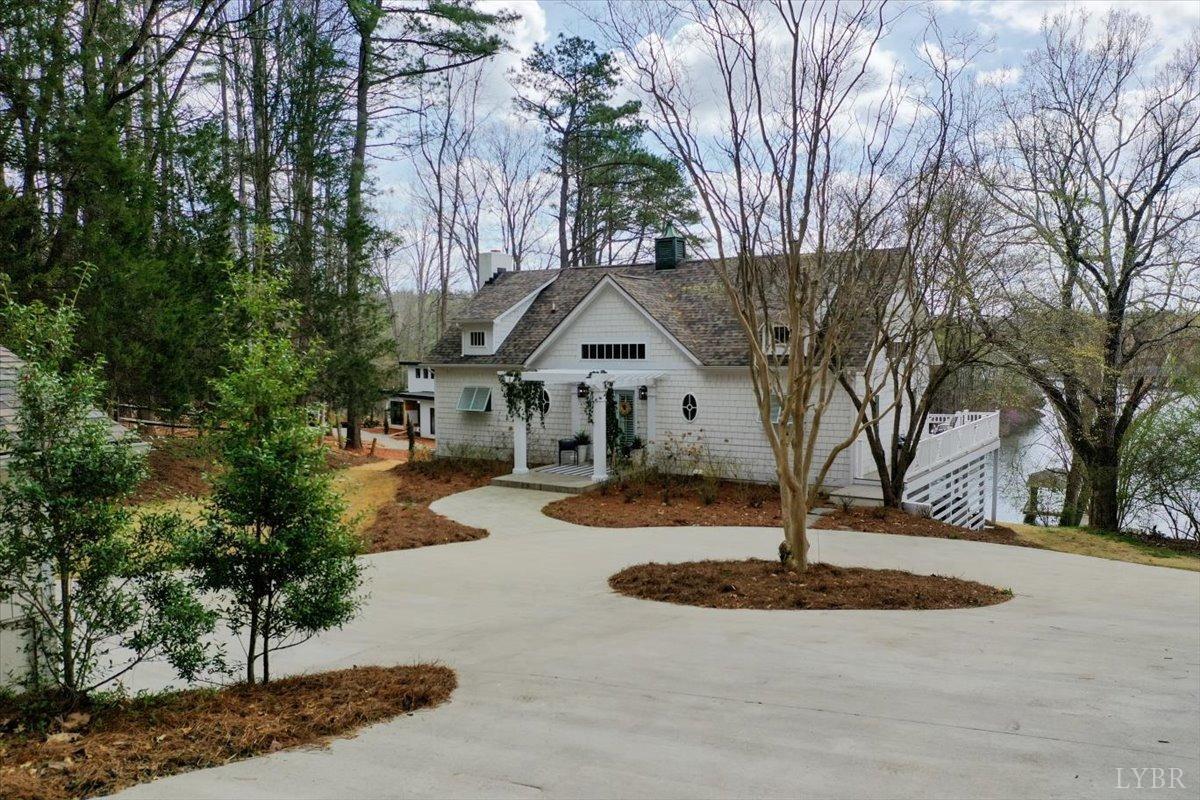 16414 Moneta Road, Moneta, Virginia image 5