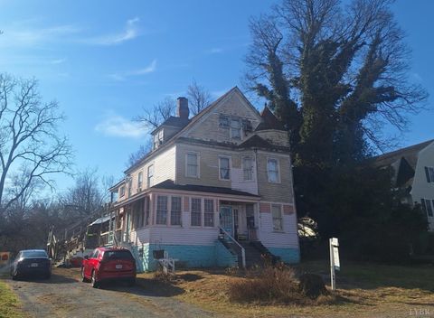 Multifamily For Sale - 216 3rd Street<br/> Radford, VA 24141