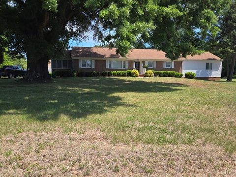 Tiny photo for 6 Mahan Road, Farmville, VA 23901 (MLS # 366622)