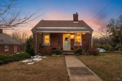 Photo of 1822 Pocahontas Street, Lynchburg, VA 24501 (MLS # 363556)