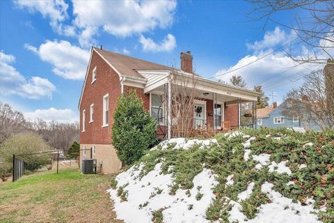 Tiny photo for 1822 Pocahontas Street, Lynchburg, VA 24501 (MLS # 363556)